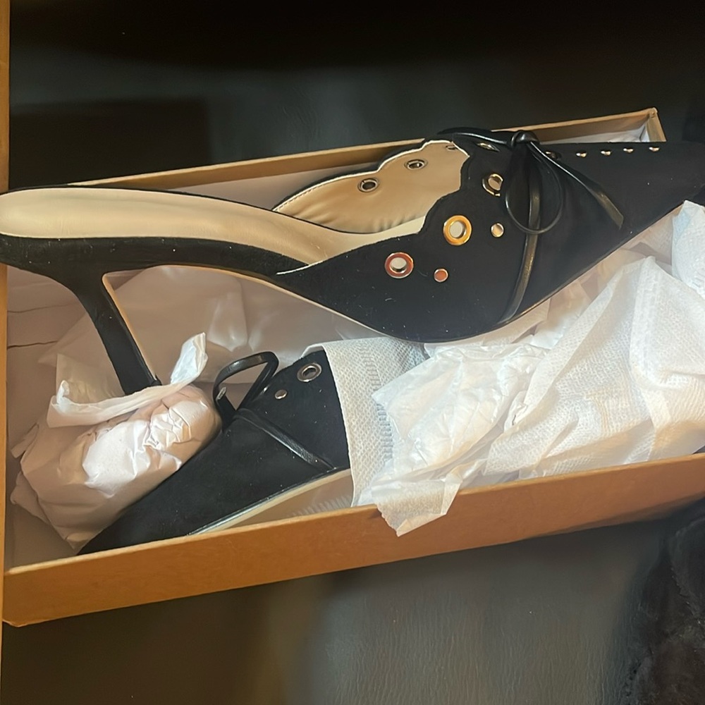 New in box Black sueded Kitten Heels 8M